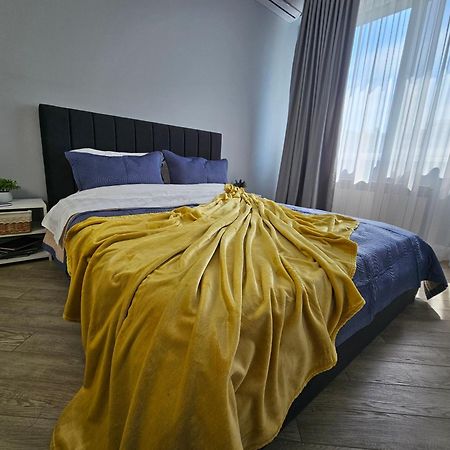 3 Room Gagarin Park Residential Complex Near Mega Shopping Mall Alma-Ata Buitenkant foto