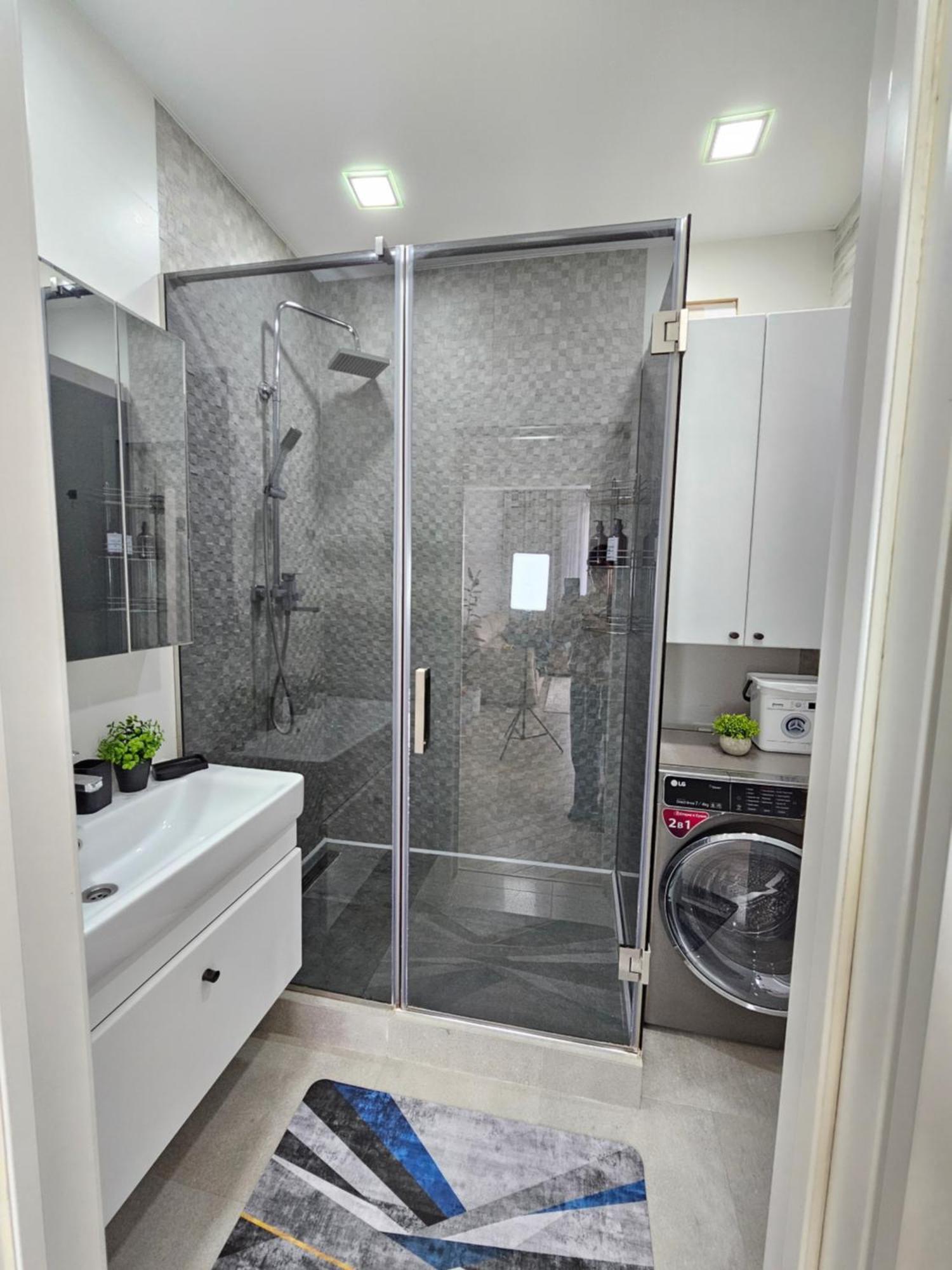 3 Room Gagarin Park Residential Complex Near Mega Shopping Mall Alma-Ata Buitenkant foto