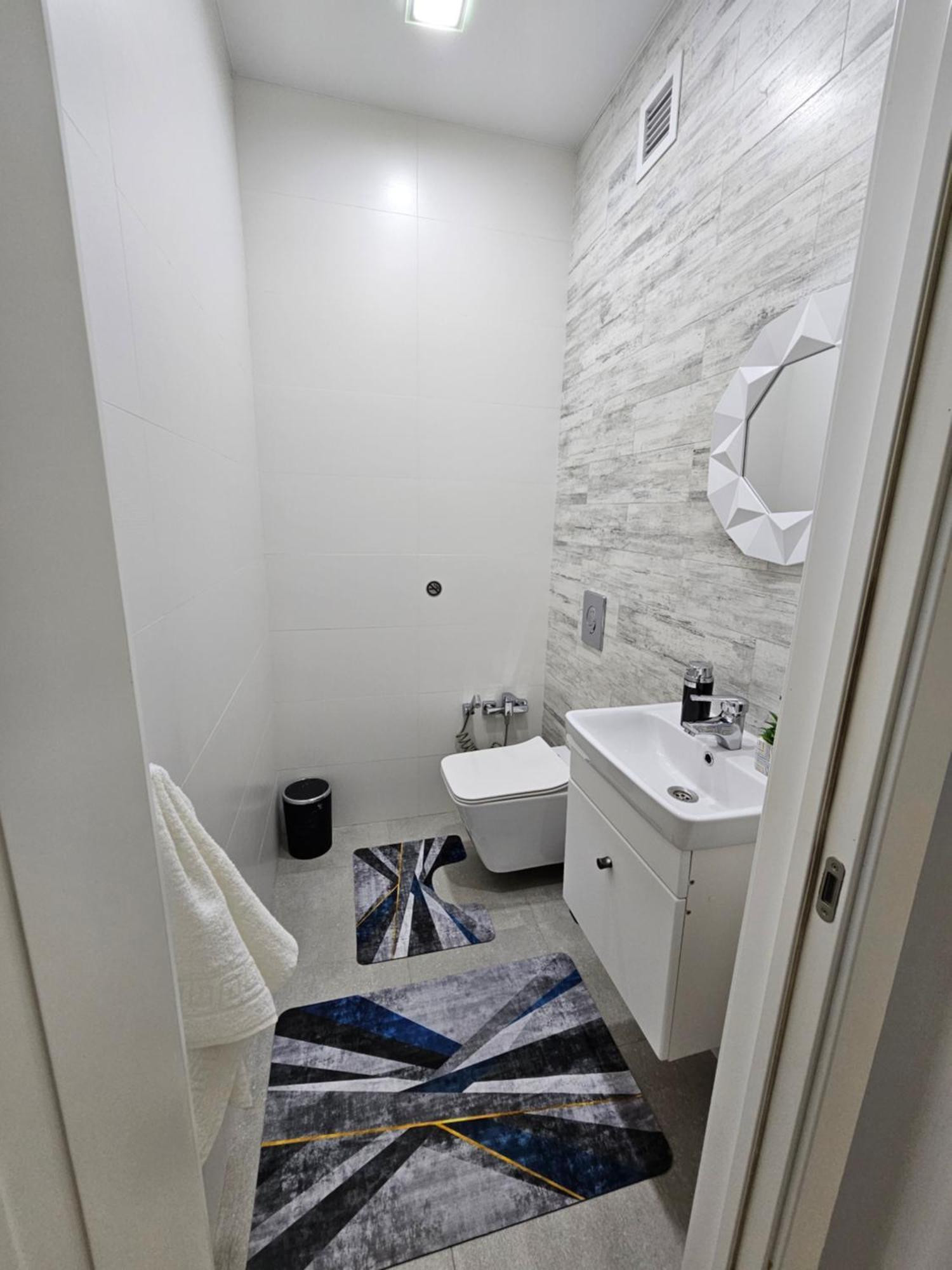 3 Room Gagarin Park Residential Complex Near Mega Shopping Mall Alma-Ata Buitenkant foto